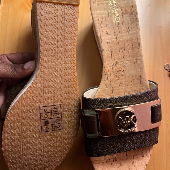 Size 8.5 Micheal Kors Sandal , Gold MK signature on the front - Picture 5 of 5